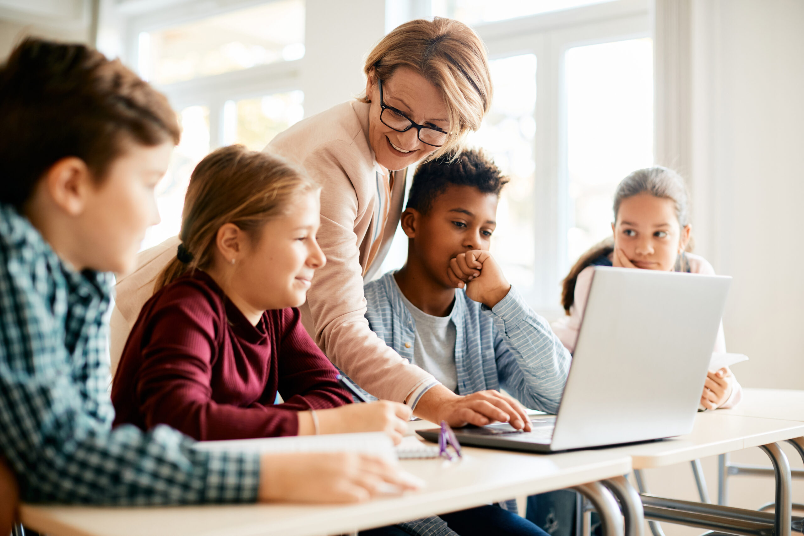 Student using sign language in online class